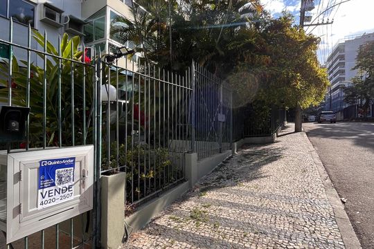 Placa de apartamento à venda com 3 quartos, 94m² em Leblon, Rio de Janeiro