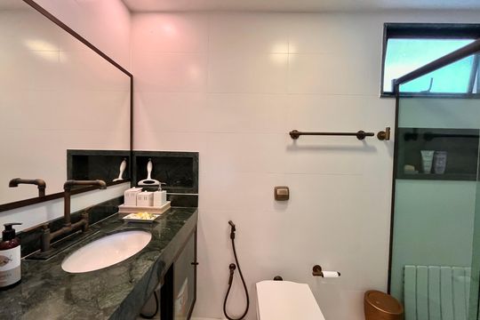 Banheiro da Suíte de apartamento à venda com 3 quartos, 94m² em Leblon, Rio de Janeiro