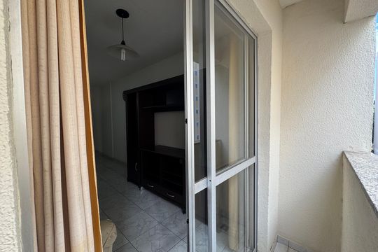 Sacada de apartamento para alugar com 3 quartos, 54m² em Conjunto Promorar Raposo Tavares, São Paulo