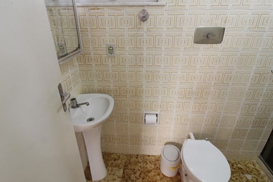 Banheiro de apartamento para alugar com 2 quartos, 203m² em Braga, Cabo Frio