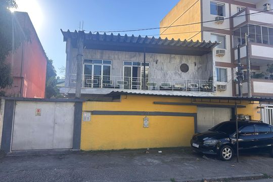 Fachada de casa à venda com 5 quartos, 592m² em Curicica, Rio de Janeiro