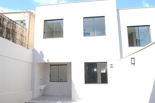 Quintal de casa à venda com 3 quartos, 180m² em Santa Ines, Belo Horizonte