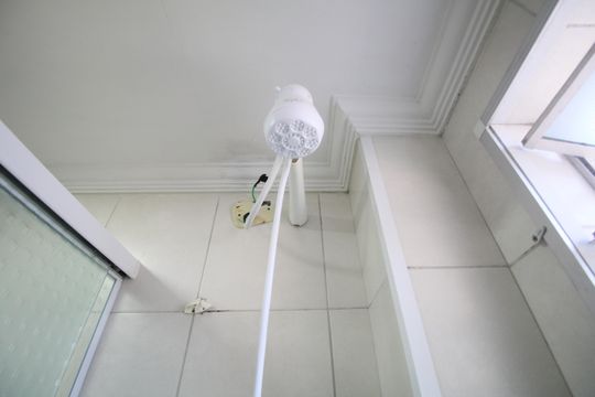 Banheiro de apartamento para alugar com 2 quartos, 47m² em Parque Munhoz, São Paulo
