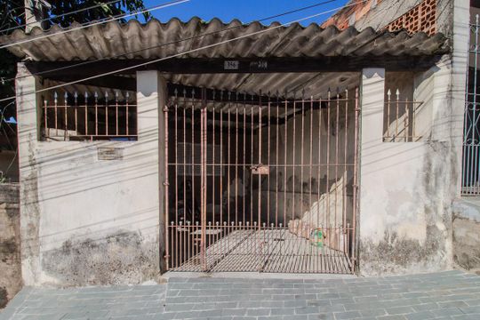 Fachada de casa à venda com 2 quartos, 250m² em Vila Magini, Mauá