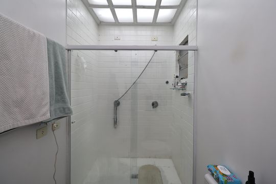 Banheiro suíte 1 de casa à venda com 3 quartos, 264m² em Vila Alpina, Santo André