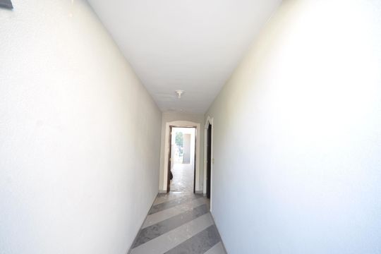 Hall de entrada de casa para alugar com 2 quartos, 200m² em Vila Irmaos Arnoni, São Paulo