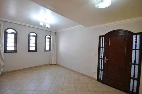 Sala de casa para alugar com 2 quartos, 200m² em Vila Irmaos Arnoni, São Paulo