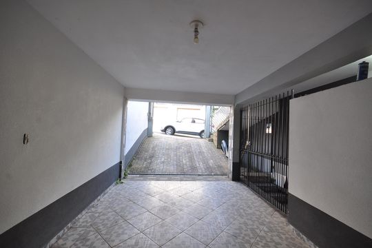 Garagem de casa para alugar com 2 quartos, 200m² em Vila Irmaos Arnoni, São Paulo