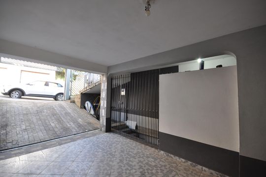 Garagem de casa para alugar com 2 quartos, 200m² em Vila Irmaos Arnoni, São Paulo
