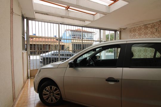 Garagem de casa à venda com 2 quartos, 130m² em Parque Maria Luiza, São Paulo