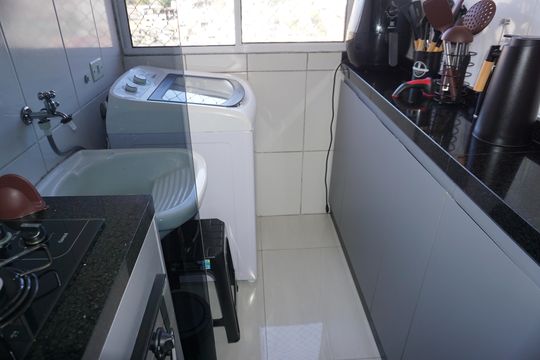 Lavanderia de apartamento para alugar com 2 quartos, 67m² em Jardim Vista Alegre, Embu das Artes