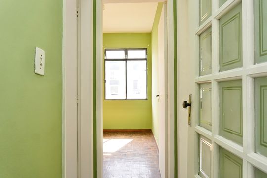 Corredor  de apartamento para alugar com 2 quartos, 75m² em Coração Eucarístico, Belo Horizonte