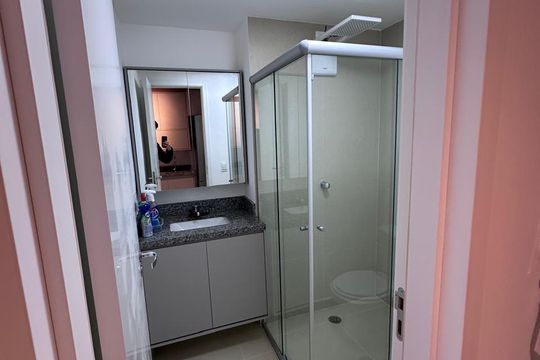 Banheiro de apartamento à venda com 1 quarto, 25m² em Pinheiros, São Paulo
