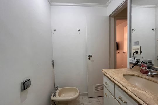 Banheiro social 1 de apartamento para alugar com 3 quartos, 170m² em Ipanema, Rio de Janeiro
