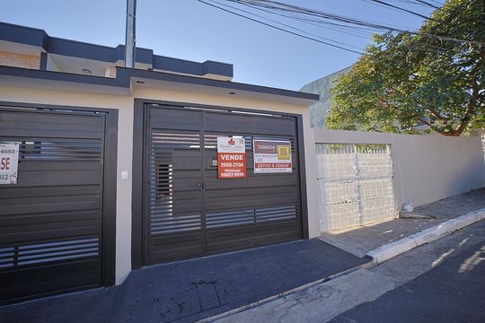 Fachada de casa à venda com 3 quartos, 110m² em Jardim Maringa, São Paulo
