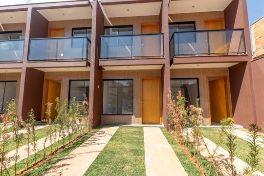 Fachada de casa à venda com 3 quartos, 99m² em Parque Xangri-Lá, Contagem
