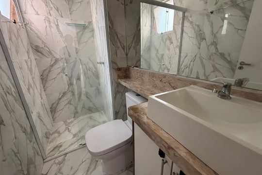 Banheiro de apartamento para alugar com 2 quartos, 50m² em Jardim Barro Branco, Cotia