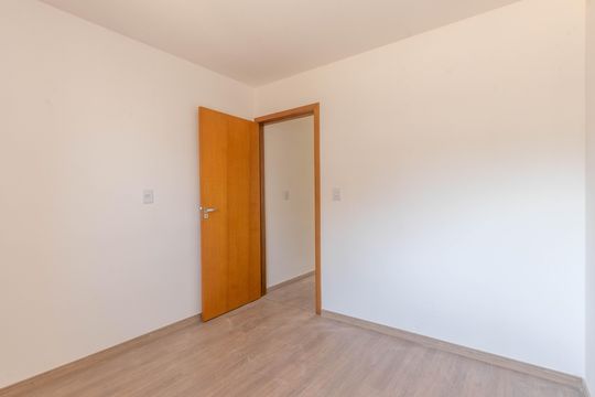 Quarto de casa à venda com 3 quartos, 99m² em Parque Xangri-Lá, Contagem