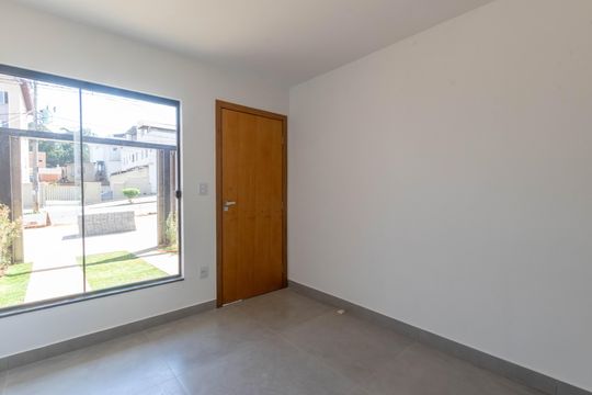Casa à venda com 3 quartos, 99m² em Parque Xangri-Lá, Contagem
