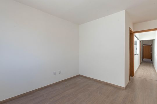 Quarto de casa à venda com 3 quartos, 99m² em Parque Xangri-Lá, Contagem