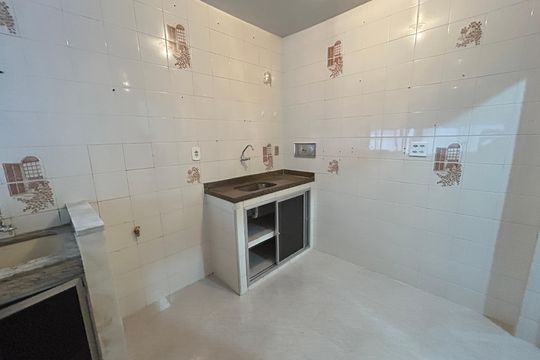 Cozinha de apartamento à venda com 2 quartos, 52m² em Jardim Sulacap, Rio de Janeiro