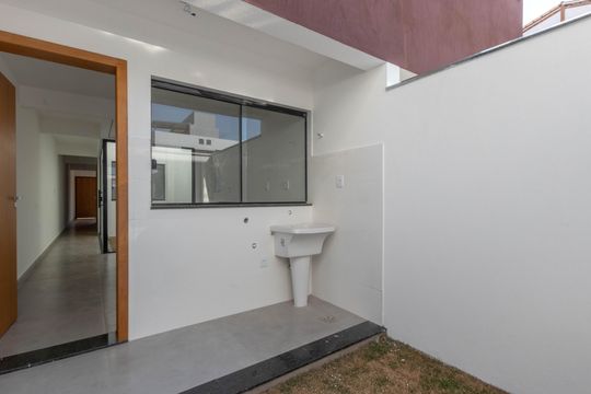 Área de serviço de casa à venda com 3 quartos, 99m² em Parque Xangri-Lá, Contagem