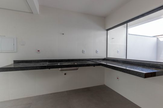 Casa à venda com 3 quartos, 99m² em Parque Xangri-Lá, Contagem