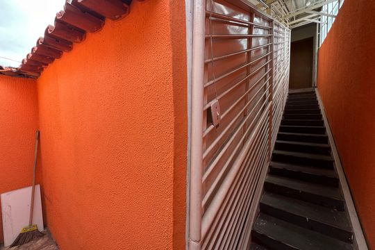 Escada de apartamento para alugar com 2 quartos, 70m² em Milanez, Contagem