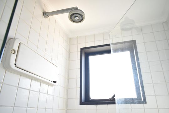 Suíte banheiro de apartamento para alugar com 1 quarto, 48m² em Vila Clementino, São Paulo