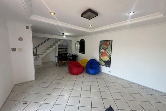 Sala de casa para alugar com 3 quartos, 160m² em Parque Prainha, São Vicente