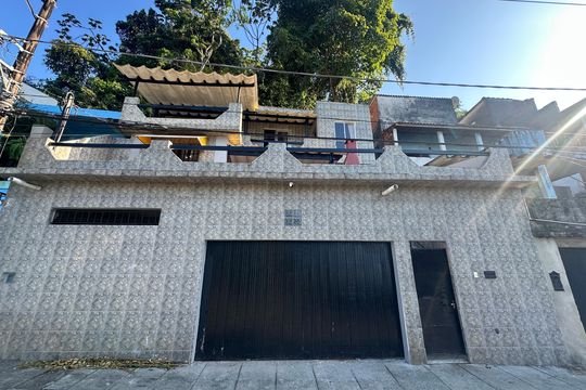 Fachada de casa para alugar com 3 quartos, 160m² em Parque Prainha, São Vicente