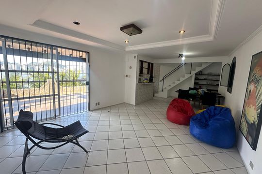 Sala de casa para alugar com 3 quartos, 160m² em Parque Prainha, São Vicente