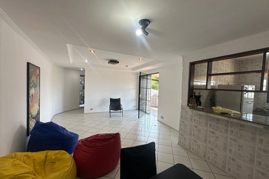 Sala de casa para alugar com 3 quartos, 160m² em Parque Prainha, São Vicente