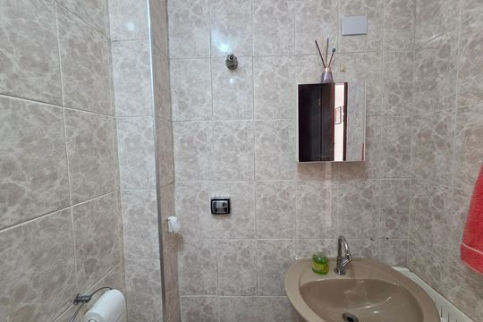 Banheiro de apartamento para alugar com 1 quarto, 50m² em Aviação, Praia Grande