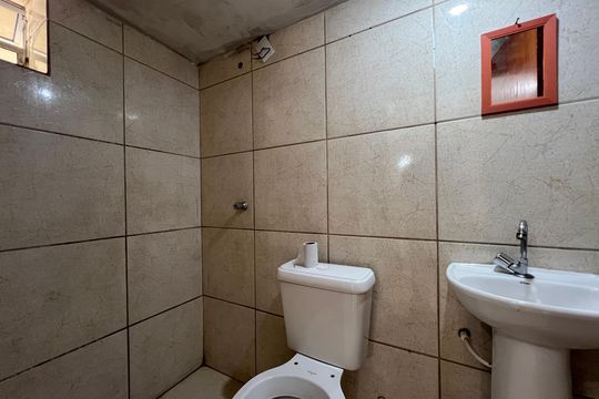 Banheiro Social de kitnet/studio para alugar com 1 quarto, 45m² em Milanez, Contagem