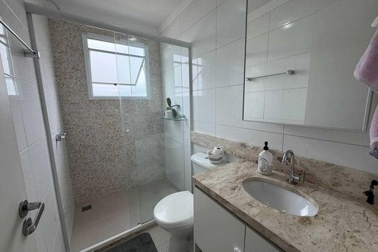 Banheiro de apartamento à venda com 2 quartos, 69m² em Retiro, Jundiaí