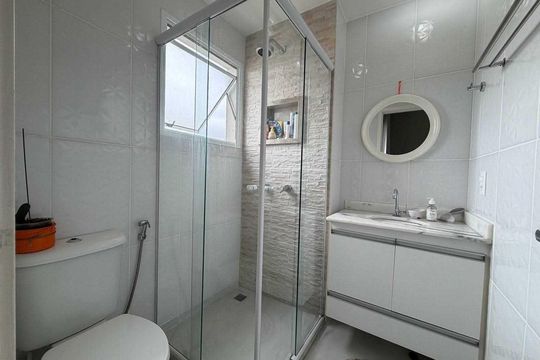 Banheiro de apartamento à venda com 2 quartos, 69m² em Retiro, Jundiaí