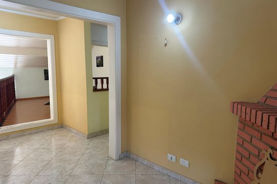 Sala Lareira * Piso superior de casa de condomínio à venda com 2 quartos, 342m² em Colinas da Anhanguera, Santana de Parnaíba
