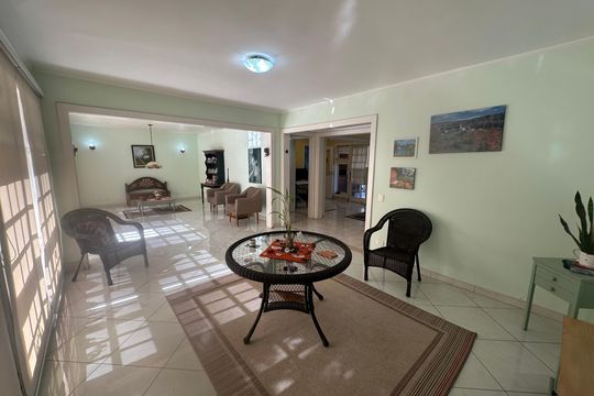 Sala Intima de casa de condomínio à venda com 2 quartos, 342m² em Colinas da Anhanguera, Santana de Parnaíba