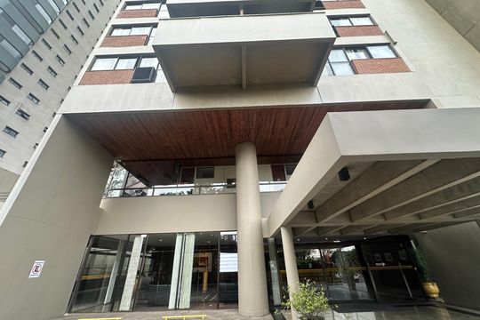 Fachada de apartamento para alugar com 1 quarto, 61m² em Alphaville Industrial, Barueri