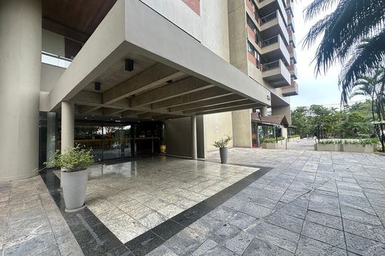 Fachada e portaria de apartamento para alugar com 1 quarto, 61m² em Alphaville Industrial, Barueri