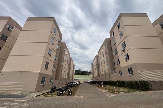 Fachada de apartamento para alugar com 2 quartos, 56m² em Granja Viana, Cotia
