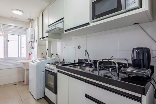 Cozinha de apartamento para alugar com 1 quarto, 50m² em Alphaville Industrial, Barueri