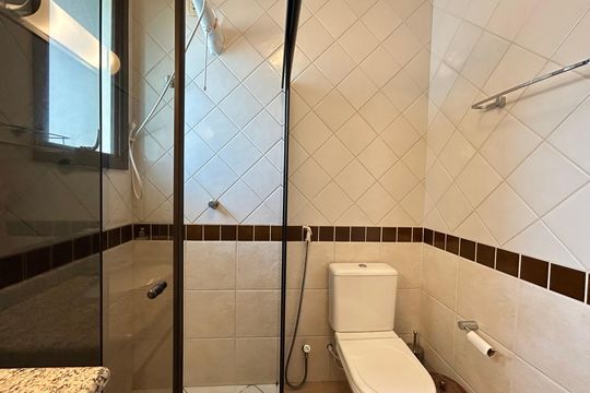 Banheiro suíte  de apartamento para alugar com 2 quartos, 106m² em Lagoa da Conceição, Florianópolis