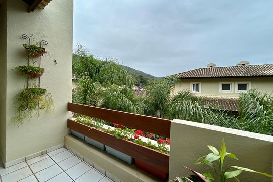 Varanda Suíte de apartamento para alugar com 3 quartos, 114m² em Canto da Lagoa, Florianópolis