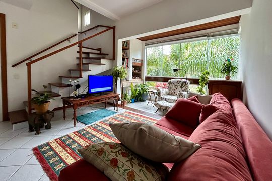 Sala de casa de condomínio para alugar com 3 quartos, 52m² em Canto da Lagoa, Florianópolis