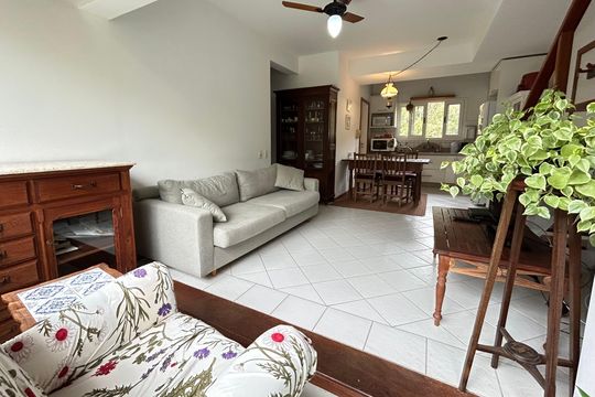 Sala de apartamento para alugar com 3 quartos, 114m² em Canto da Lagoa, Florianópolis