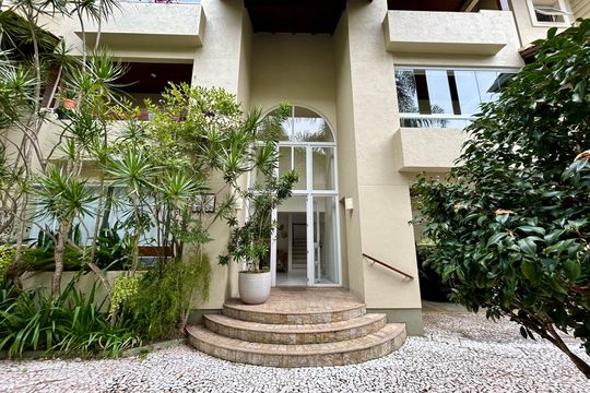 Fachada do bloco de casa de condomínio para alugar com 3 quartos, 52m² em Canto da Lagoa, Florianópolis