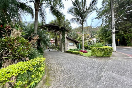 Fachada de apartamento para alugar com 3 quartos, 114m² em Canto da Lagoa, Florianópolis