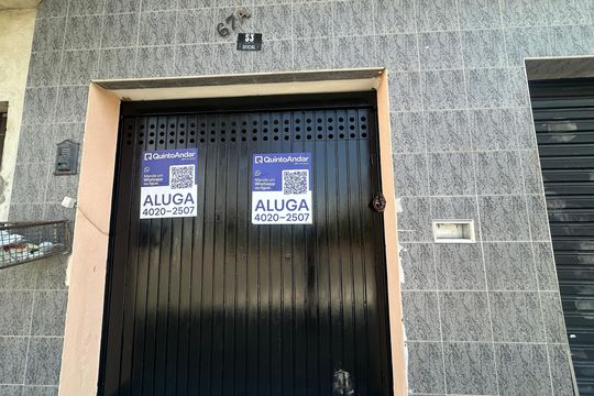 Fachada de casa para alugar com 1 quarto, 50m² em Jardim Belval, Barueri
